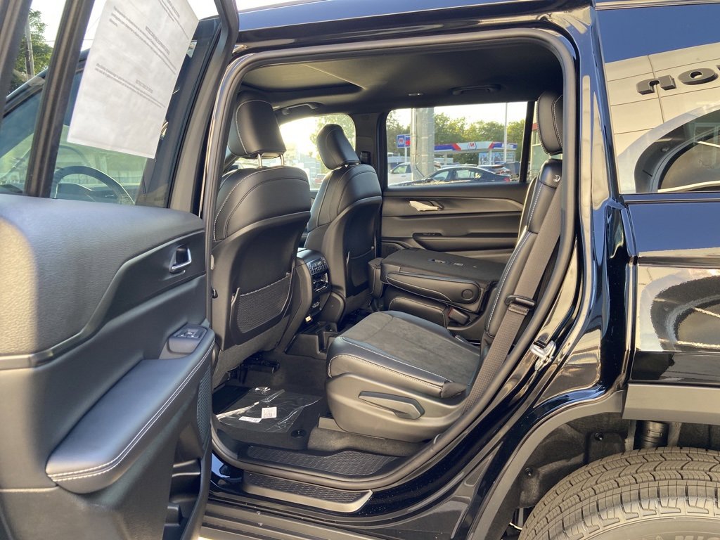 New 2025 Jeep Grand Cherokee L Altitude image 10