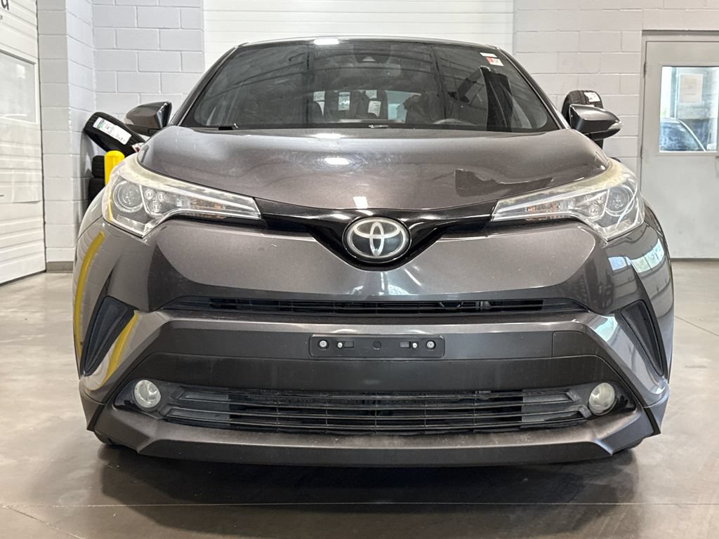 Used 2018 Toyota C-HR XLE FWD image 2