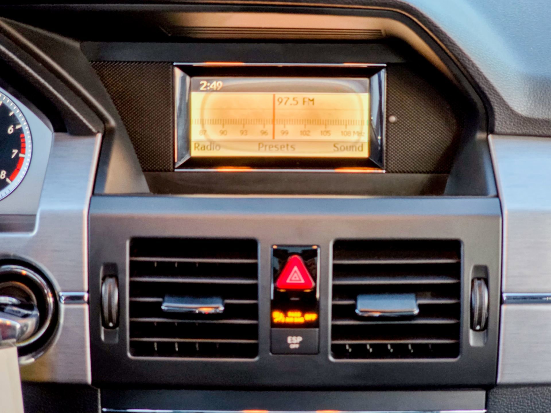 Used 2010 Mercedes-Benz GLK 350 4MATIC image 38