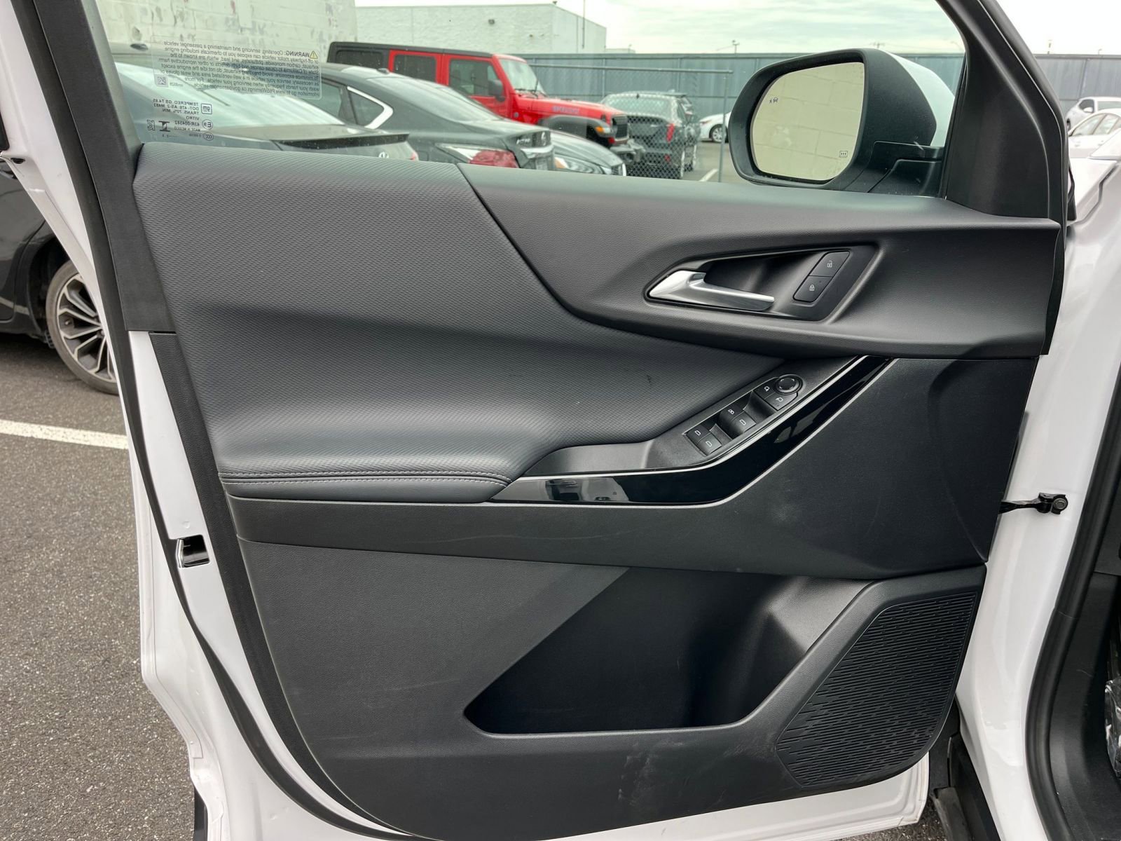 Used 2025 Chevrolet Equinox LT image 20