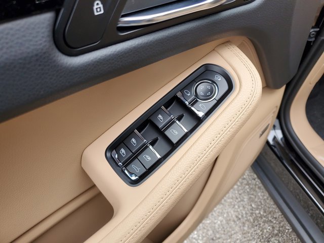 Used 2025 Porsche Macan image 27