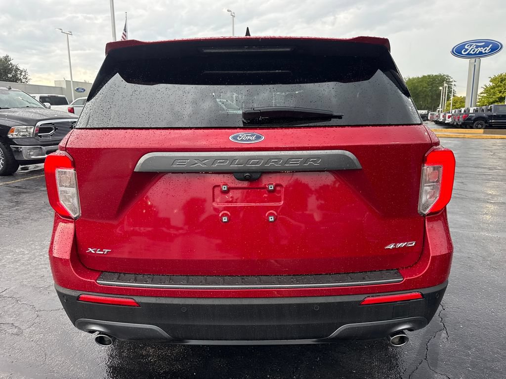 Used 2024 Ford Explorer XLT w/ Equipment Group 202A AWD/4WD image 8