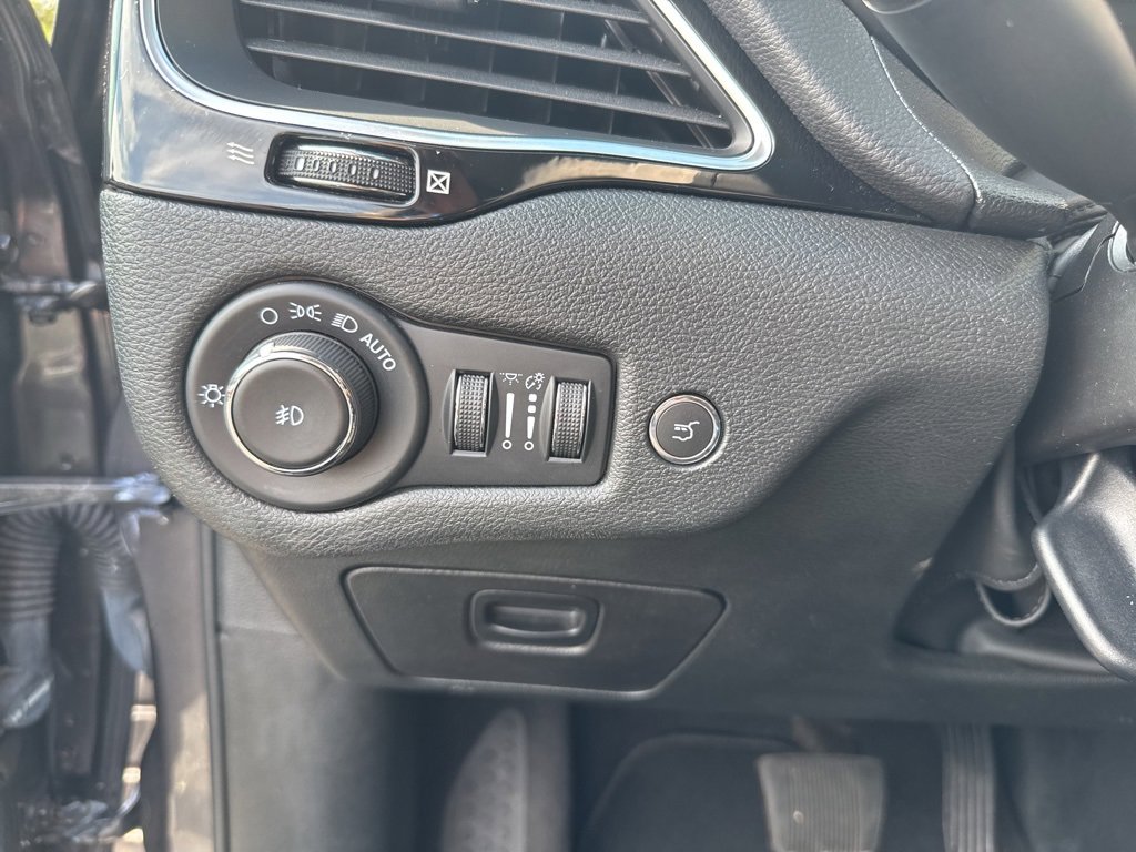 Used 2023 Jeep Cherokee Altitude Lux image 34