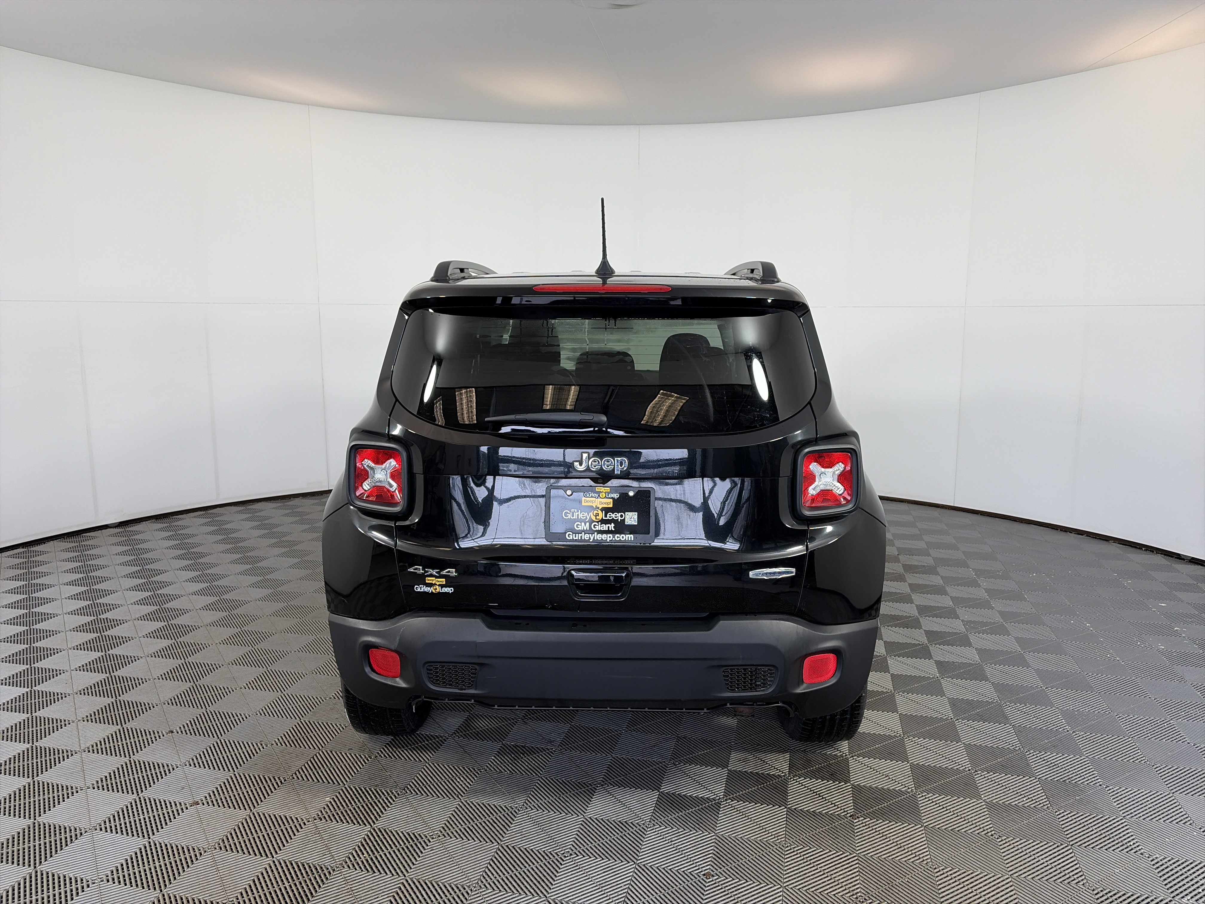 Used 2018 Jeep Renegade Latitude w/ Cold Weather Group image 9