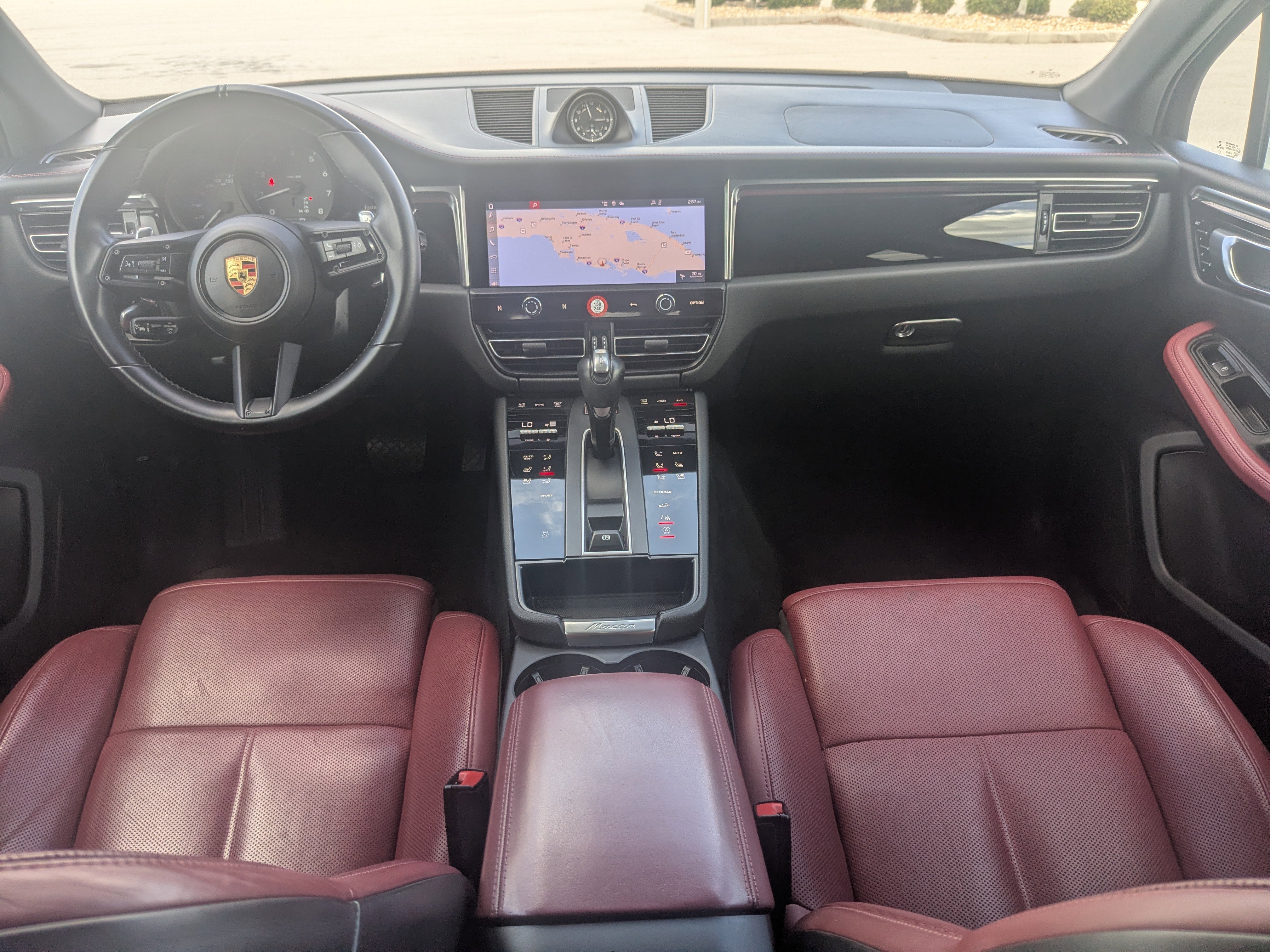 Used 2023 Porsche Macan Turbo image 14