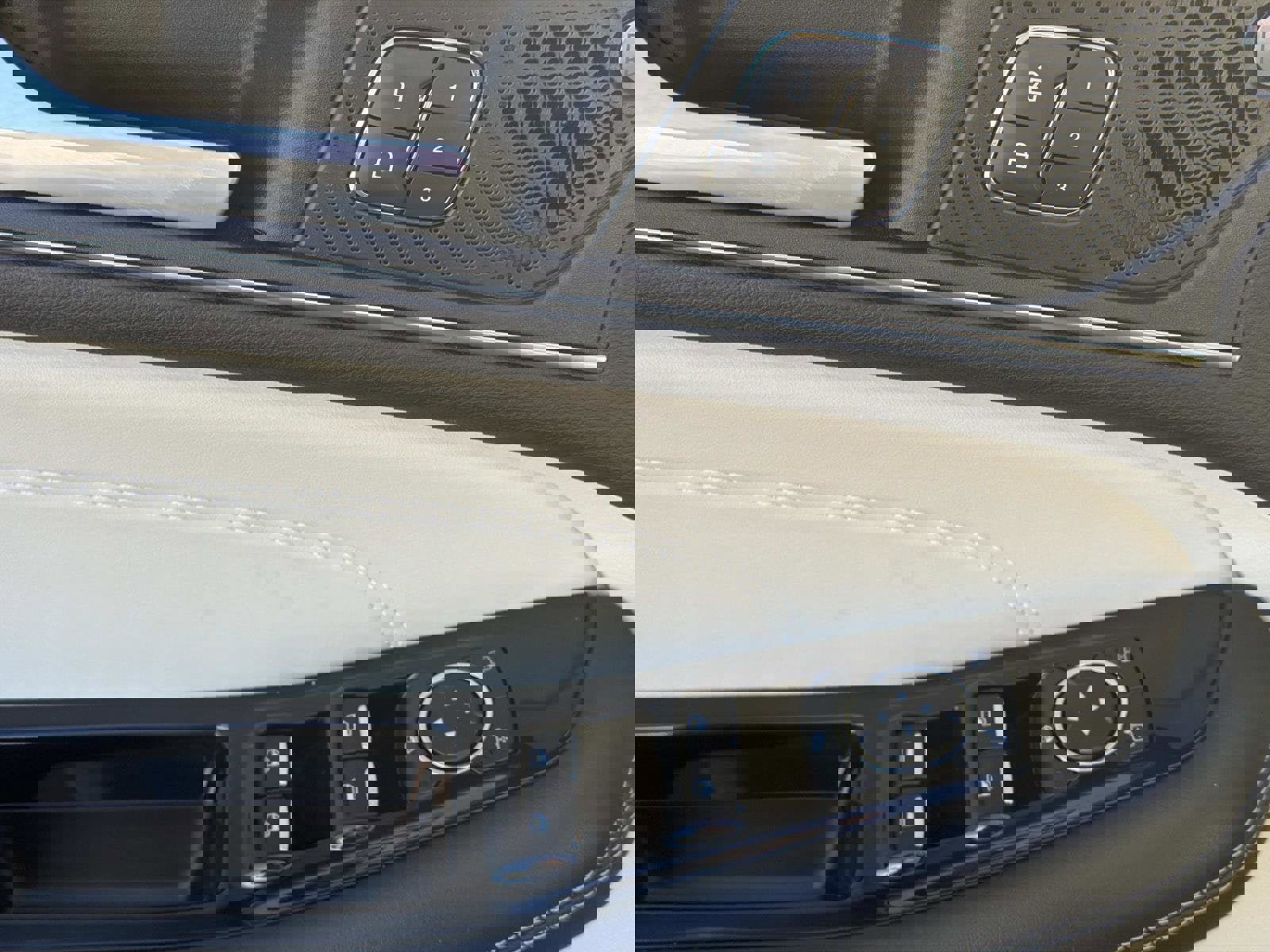 Used 2020 Ford Edge Titanium image 5