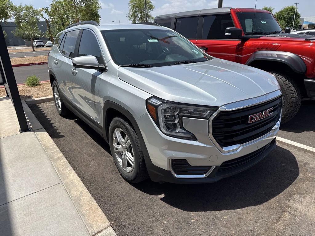 Used 2022 GMC Terrain SLE w/ Driver Convenience Package FWD image 1