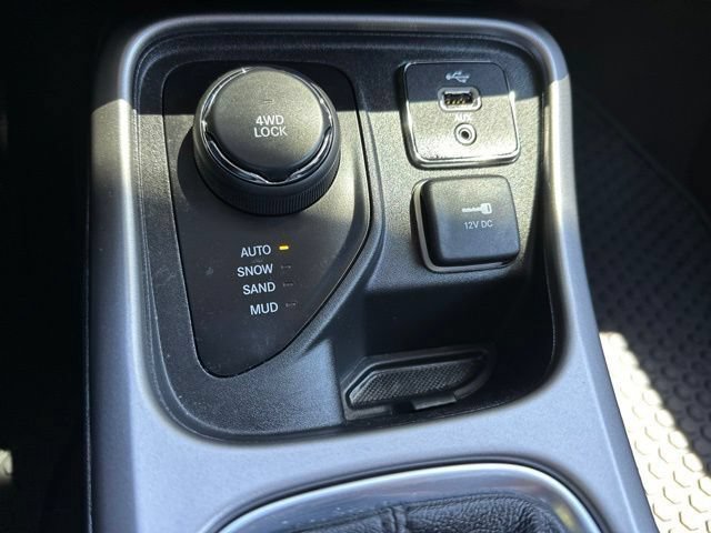 Used 2018 Jeep Compass Latitude w/ Popular Equipment Group AWD/4WD image 33