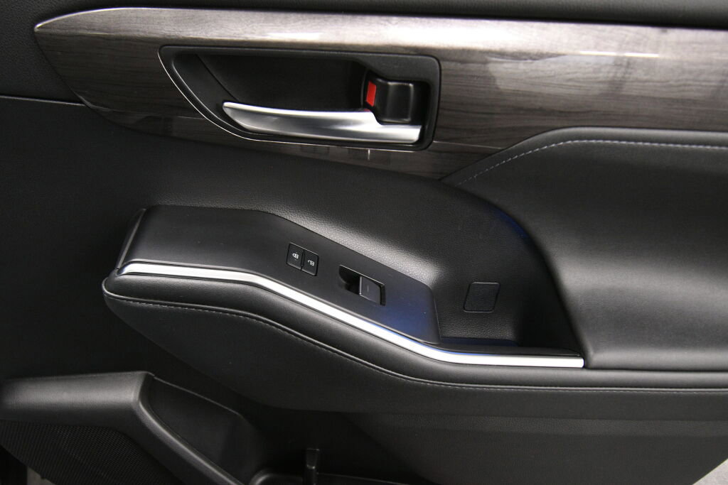 Used 2021 Toyota Highlander Limited image 34