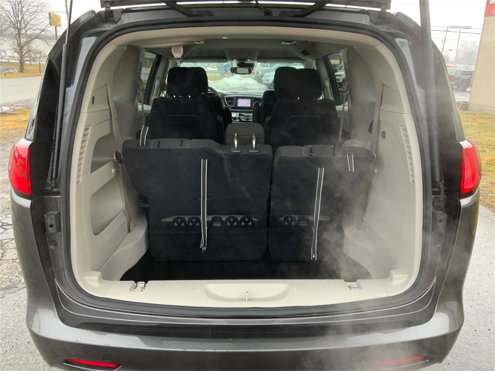 Used 2023 Chrysler Voyager LX image 12