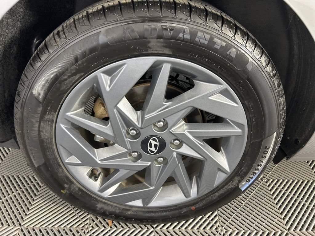 Used 2024 Hyundai Elantra SEL FWD image 5