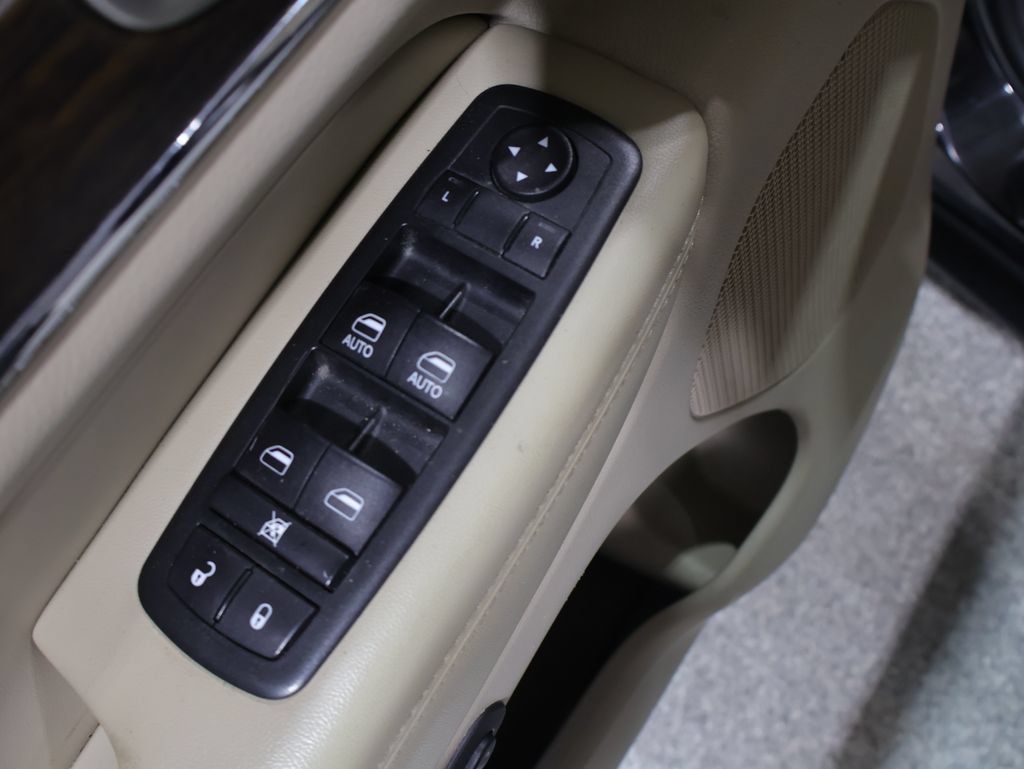 Used 2014 Jeep Grand Cherokee Limited w/ Trailer Tow Group IV AWD/4WD image 16