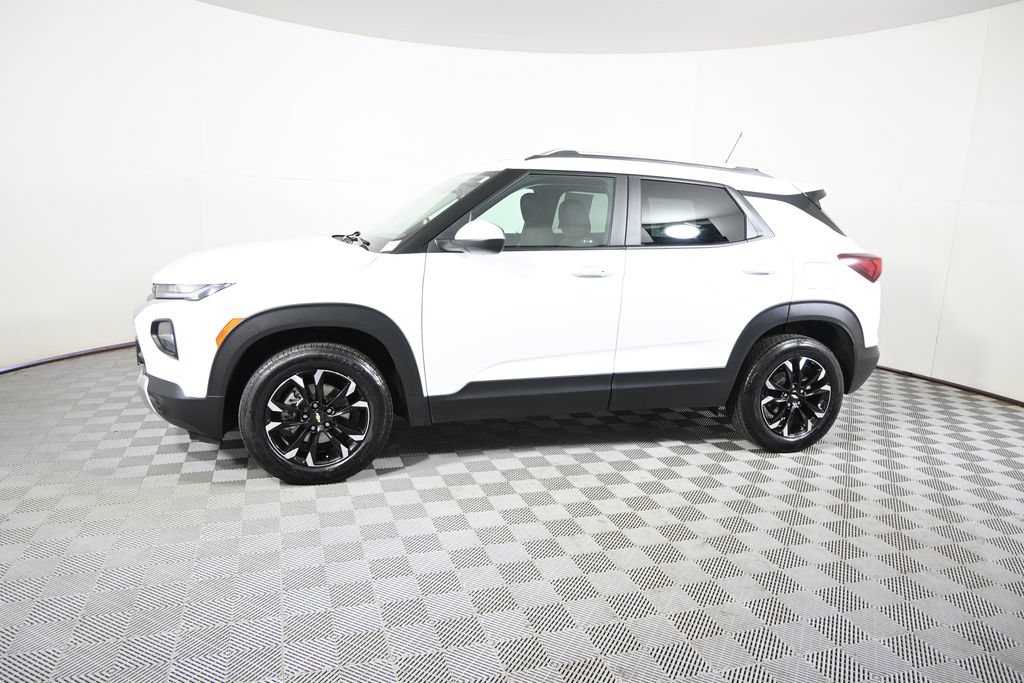 Used 2023 Chevrolet TrailBlazer LT AWD/4WD image 2