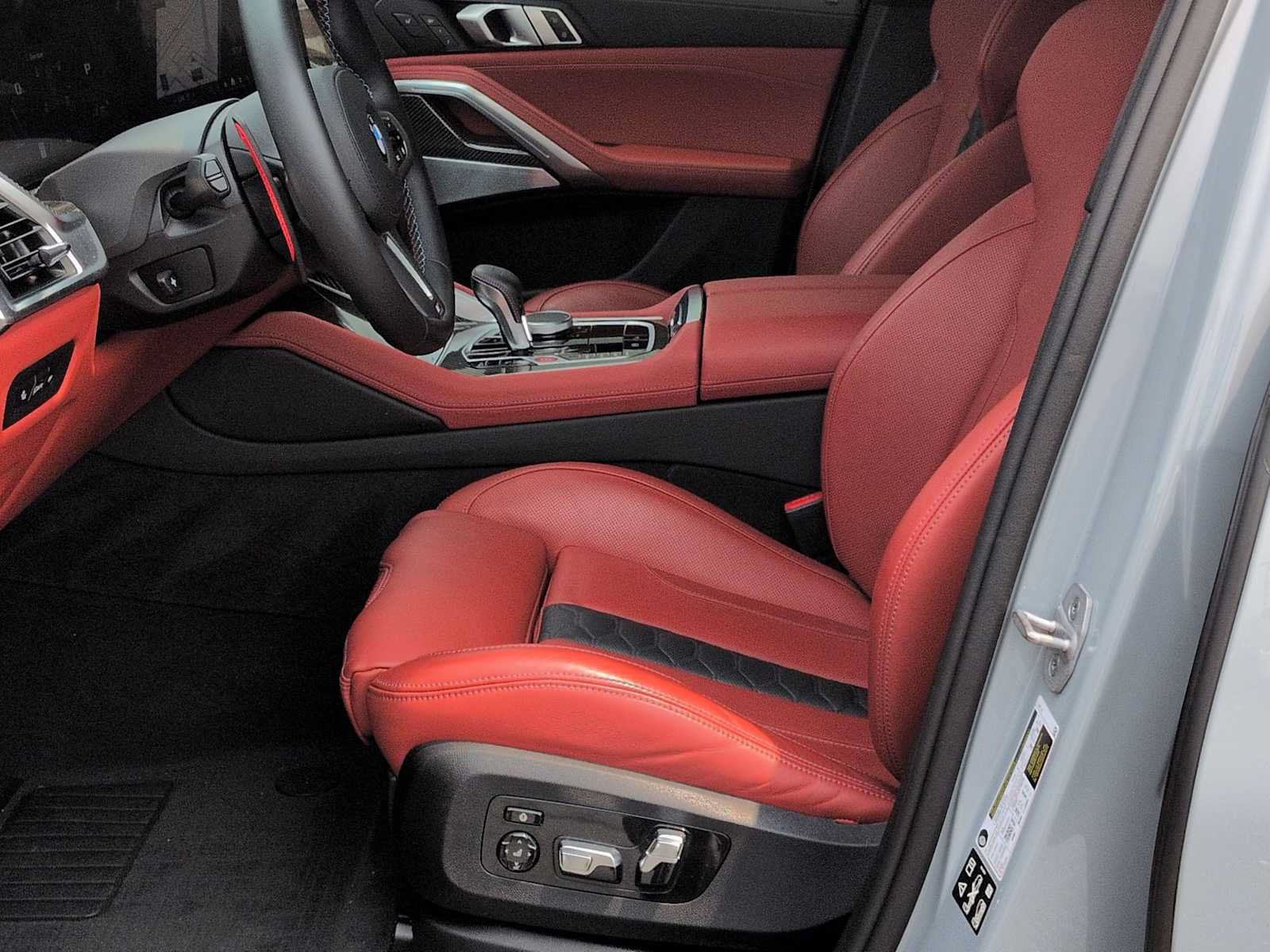 Used 2025 BMW X6 M Competition w/ Executive Package AWD/4WD image 17
