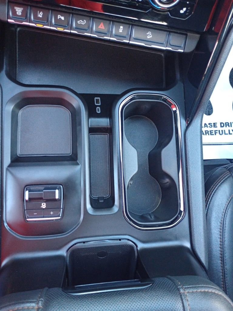 Used 2025 GMC Sierra 2500 AT4 image 30