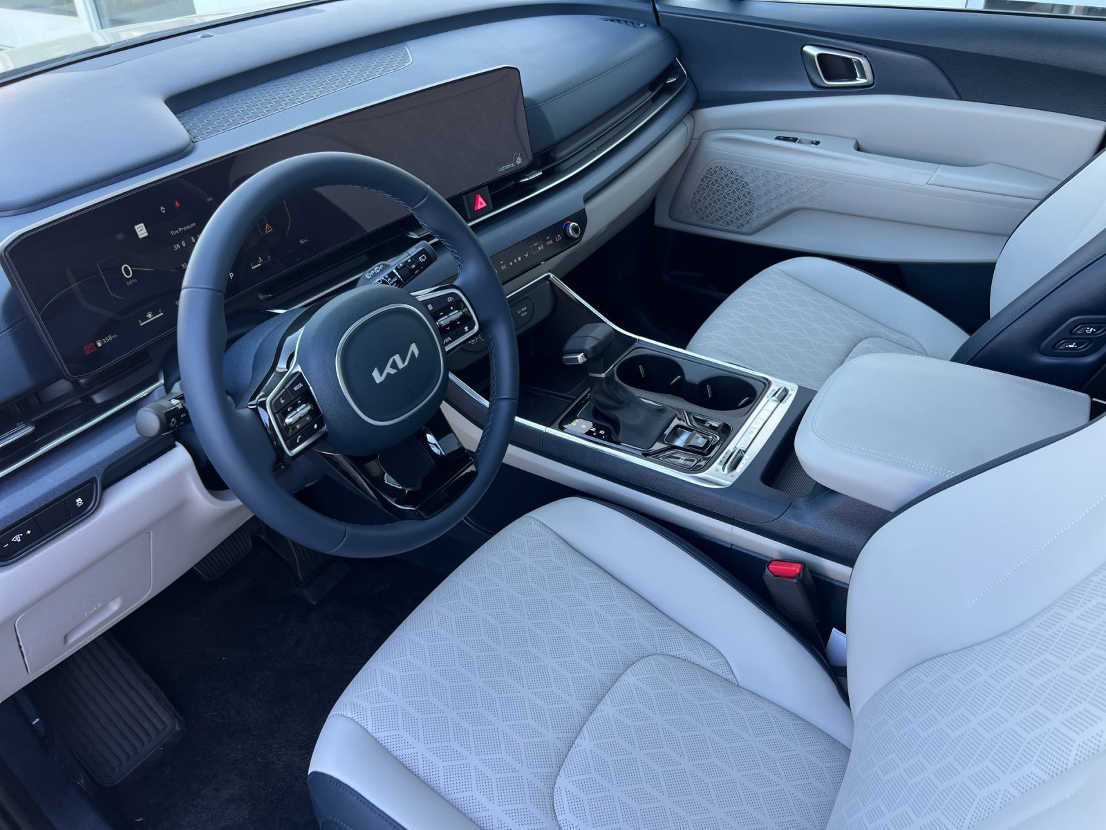 New 2026 Kia Carnival SX image 9