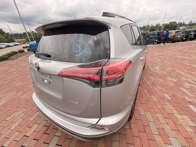 Used 2018 Toyota RAV4 XLE FWD image 17