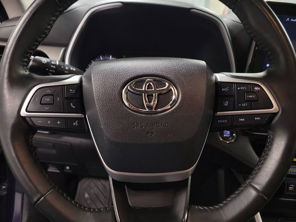 Used 2023 Toyota Highlander XLE FWD image 19