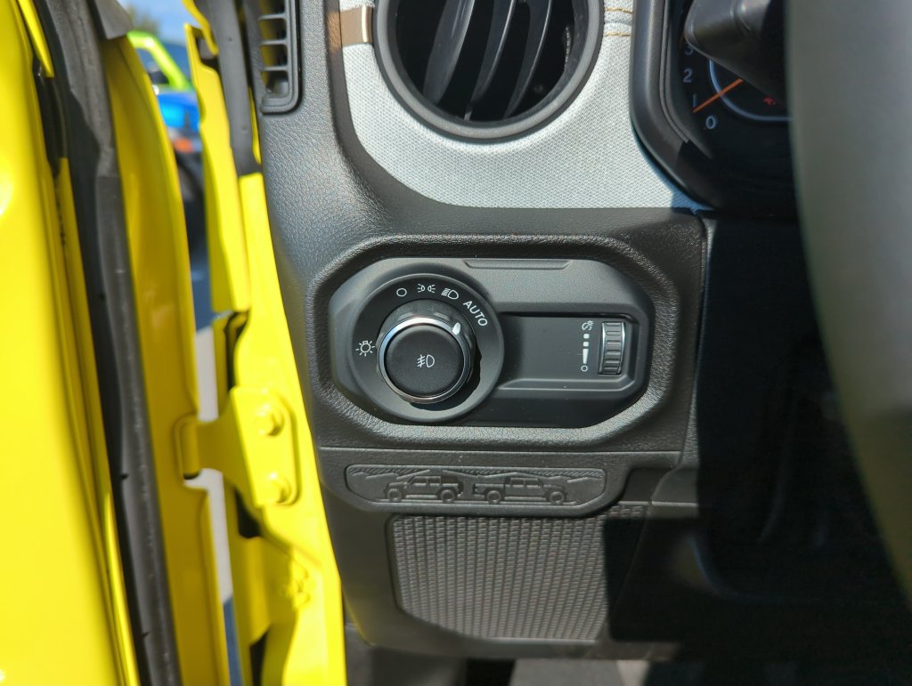Used 2024 Jeep Wrangler Unlimited Sport AWD/4WD image 19