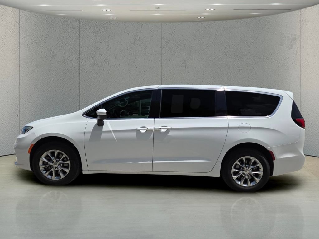 Used 2023 Chrysler Pacifica Touring-L AWD/4WD image 9