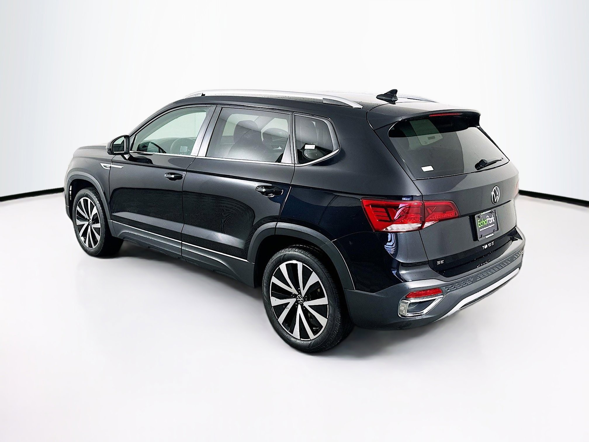 Used 2024 Volkswagen Taos SE image 5