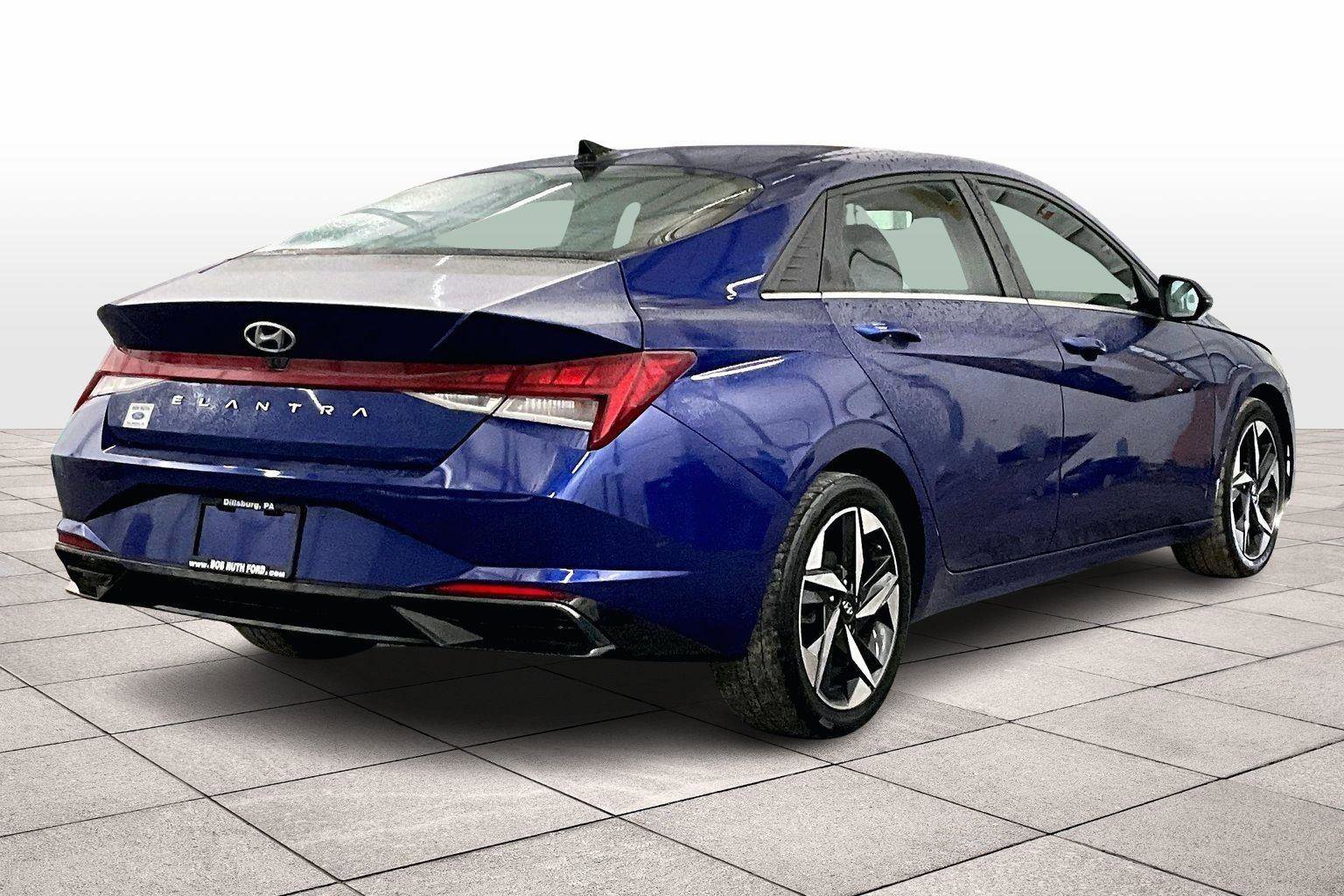 Used 2021 Hyundai Elantra SEL w/ Convenience + Premium Package image 11