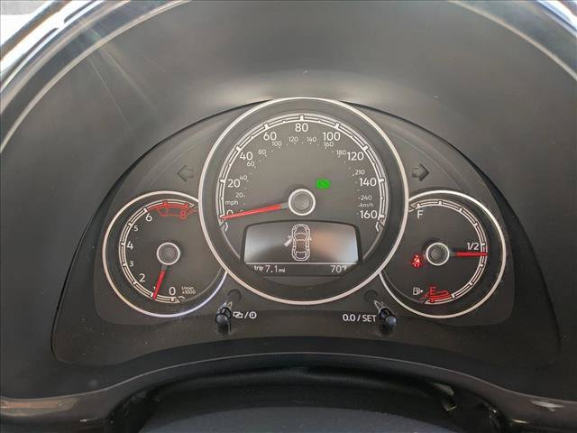 Used 2018 Volkswagen Beetle 2.0T Coast FWD image 11