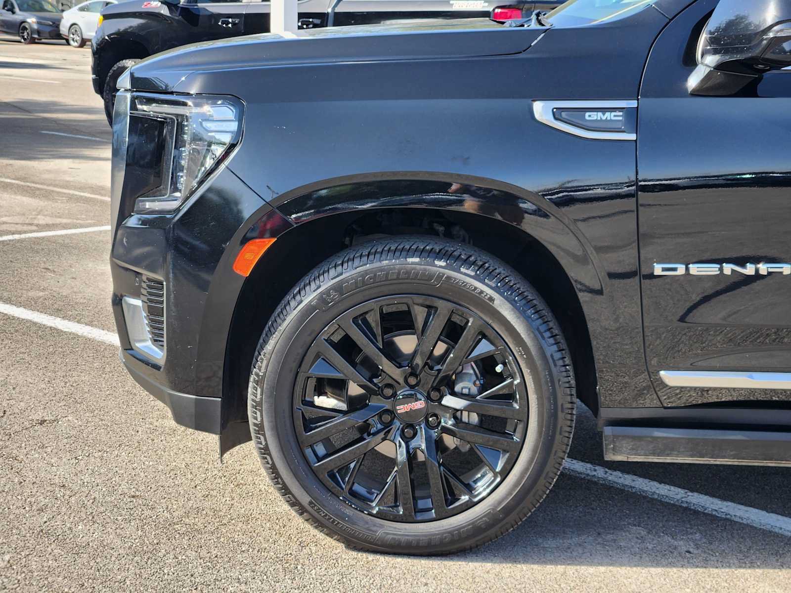 Used 2021 GMC Yukon Denali w/ Denali Premium Package AWD/4WD image 8