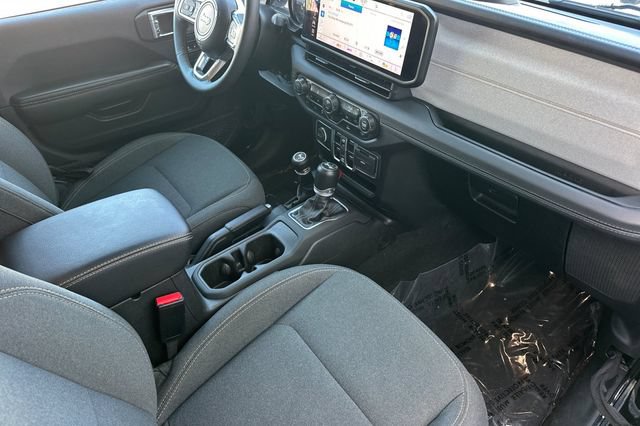 Used 2024 Jeep Wrangler Unlimited Sahara AWD/4WD image 18