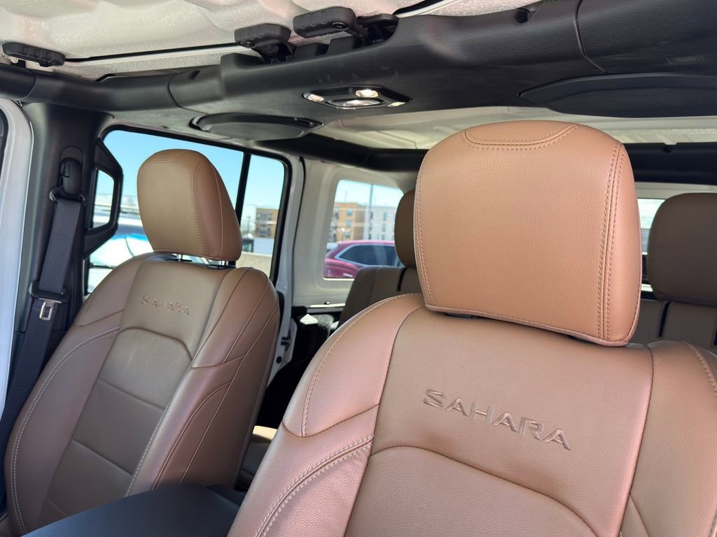 Used 2022 Jeep Wrangler Unlimited Sahara w/ Cold Weather Group image 17