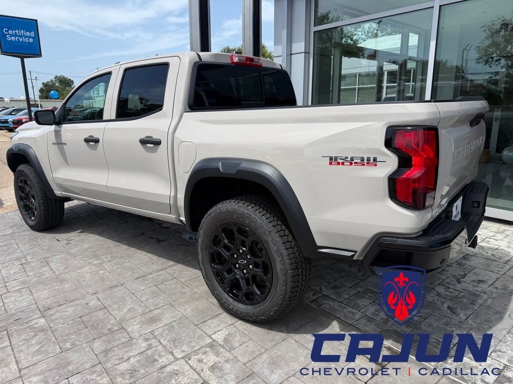 New 2026 Chevrolet Colorado Trail Boss w/ Midnight Edition AWD/4WD image 2