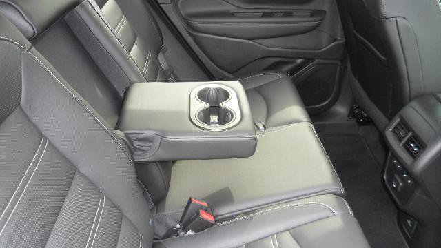 Used 2022 GMC Terrain Denali w/ Denali Premium Package AWD/4WD image 17
