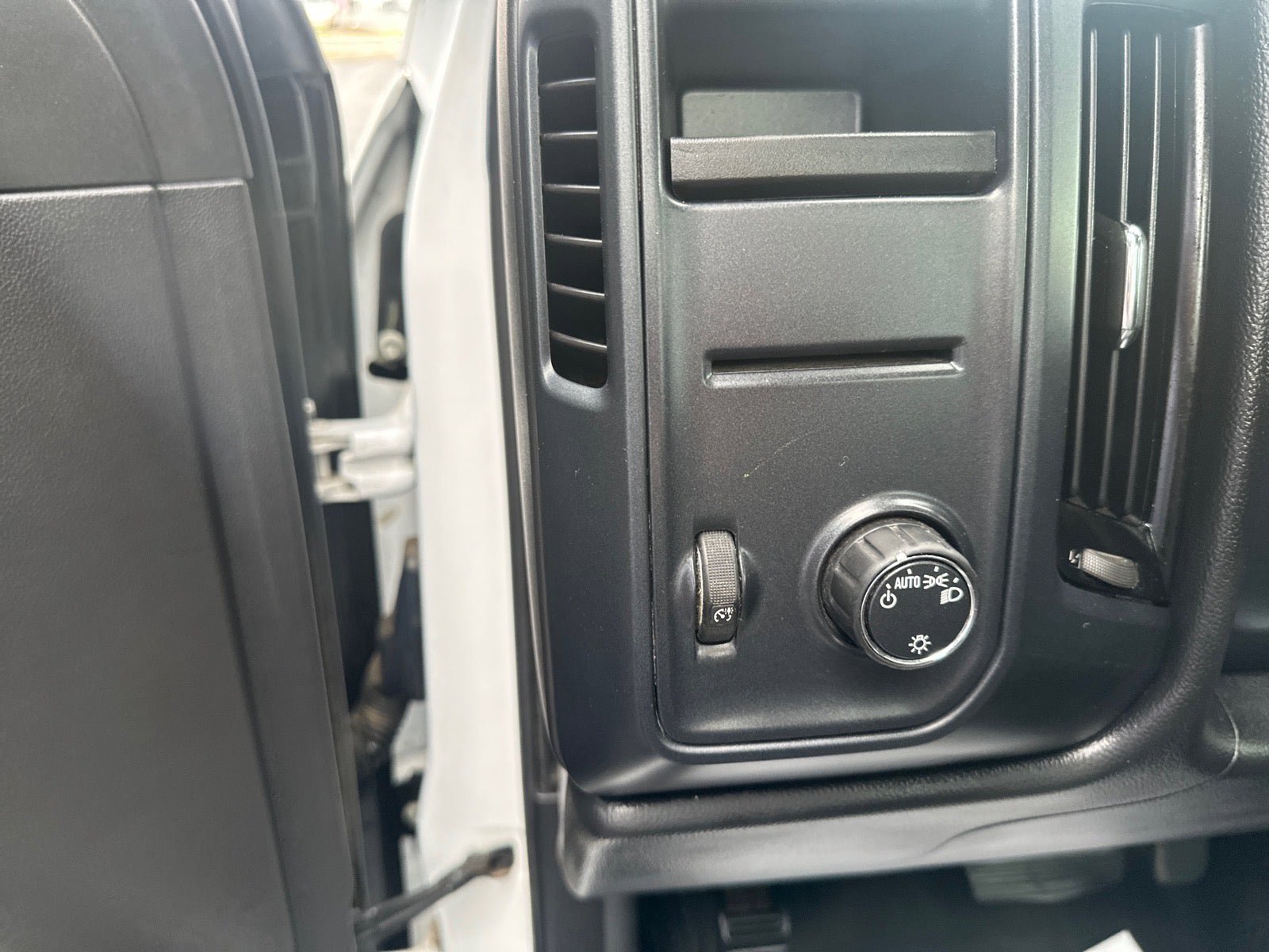 Used 2017 Chevrolet Silverado 1500 W/T RWD image 17