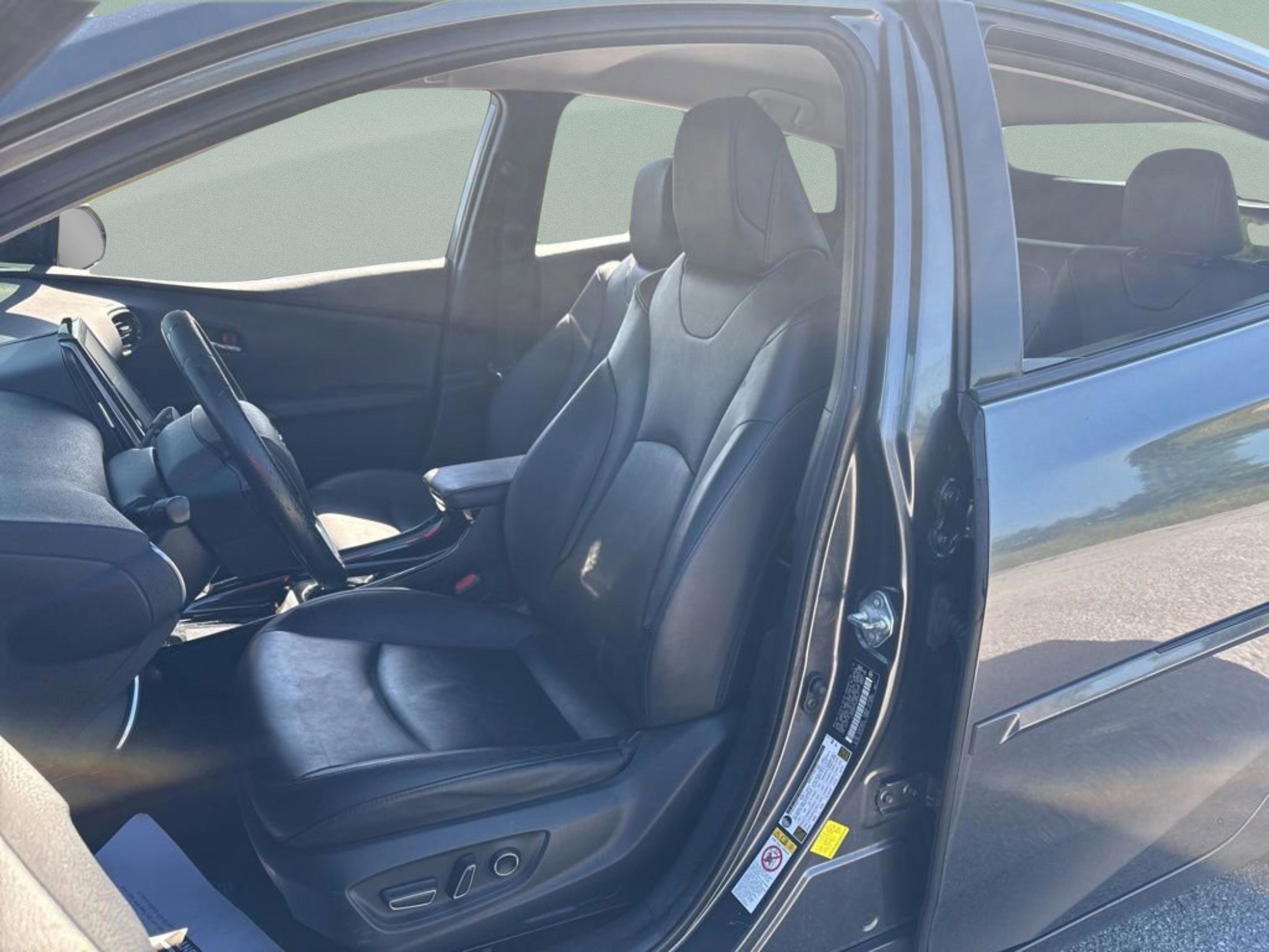 Used 2017 Toyota Prius Prime Advanced w/ Carpet Mat Package FWD image 20