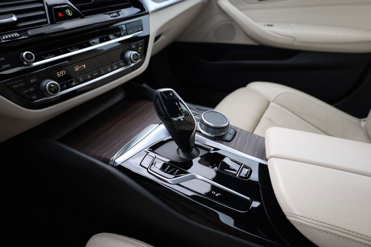 Used 2021 BMW 540i w/ Luxury Seating Package RWD image 9