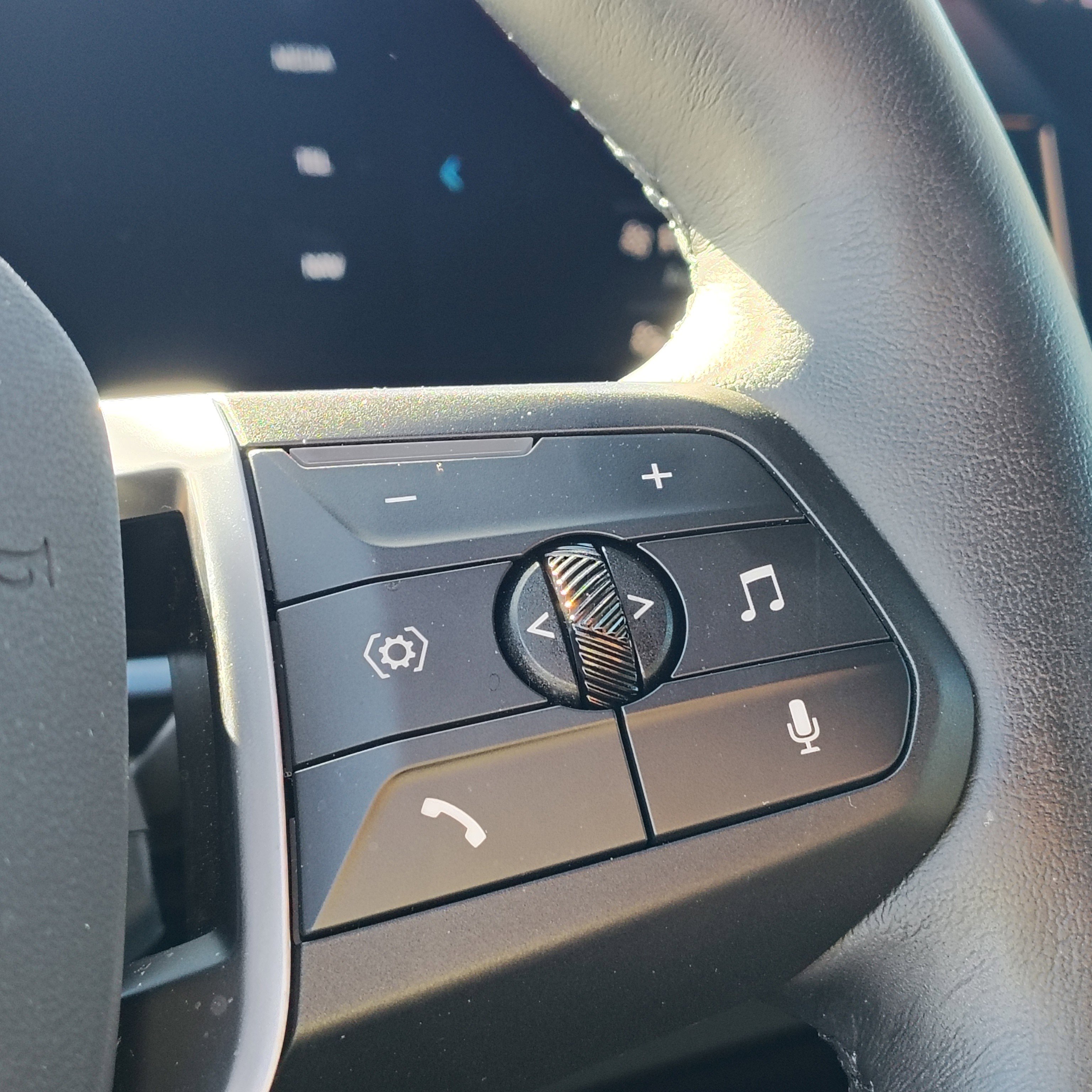 Used 2025 BMW X1 xDrive28i w/ Convenience Package image 32