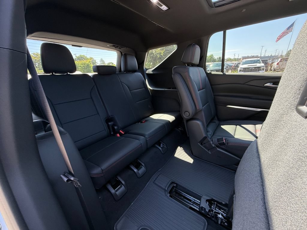 New 2026 Chevrolet Traverse RS w/ LPO, Floor Liner Package AWD/4WD image 26