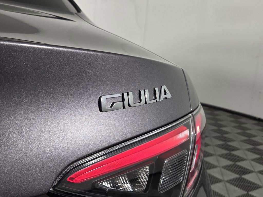 Used 2024 Alfa Romeo Giulia Veloce image 28