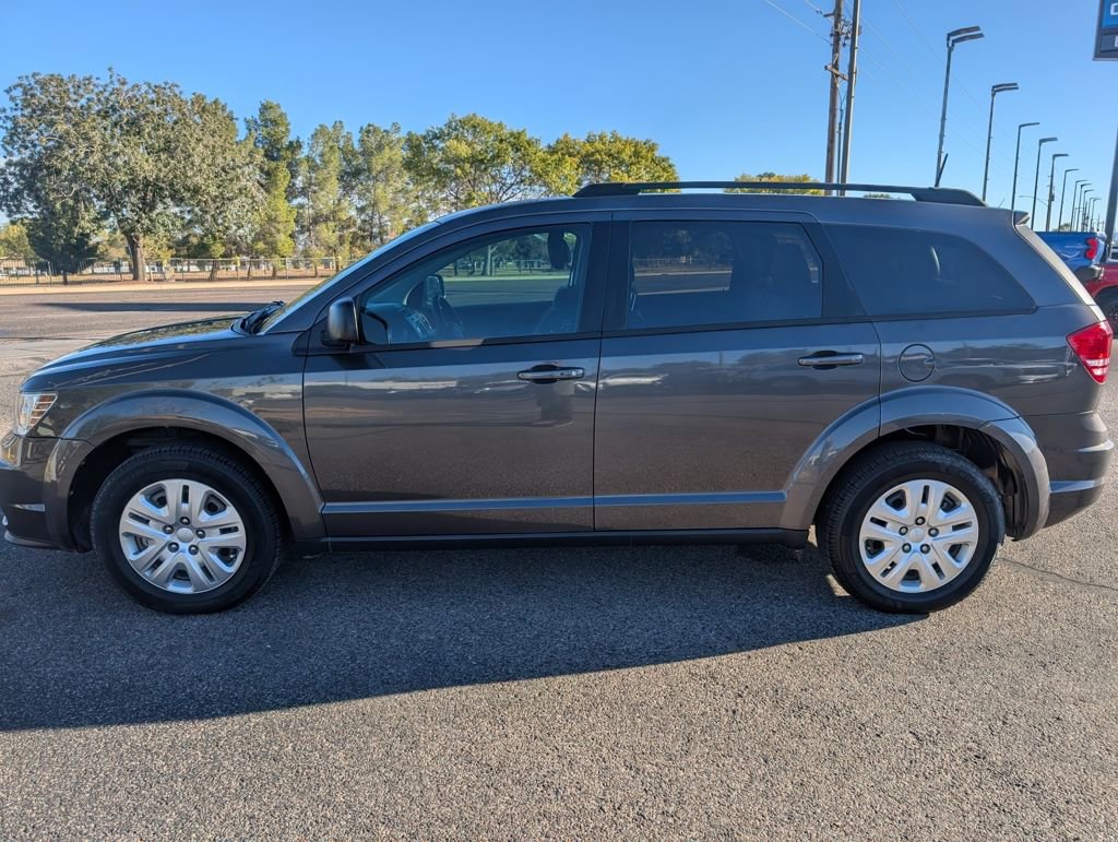 Used 2020 Dodge Journey SE image 2