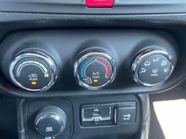 Used 2017 Jeep Renegade Sport w/ Power & Air Group AWD/4WD image 16