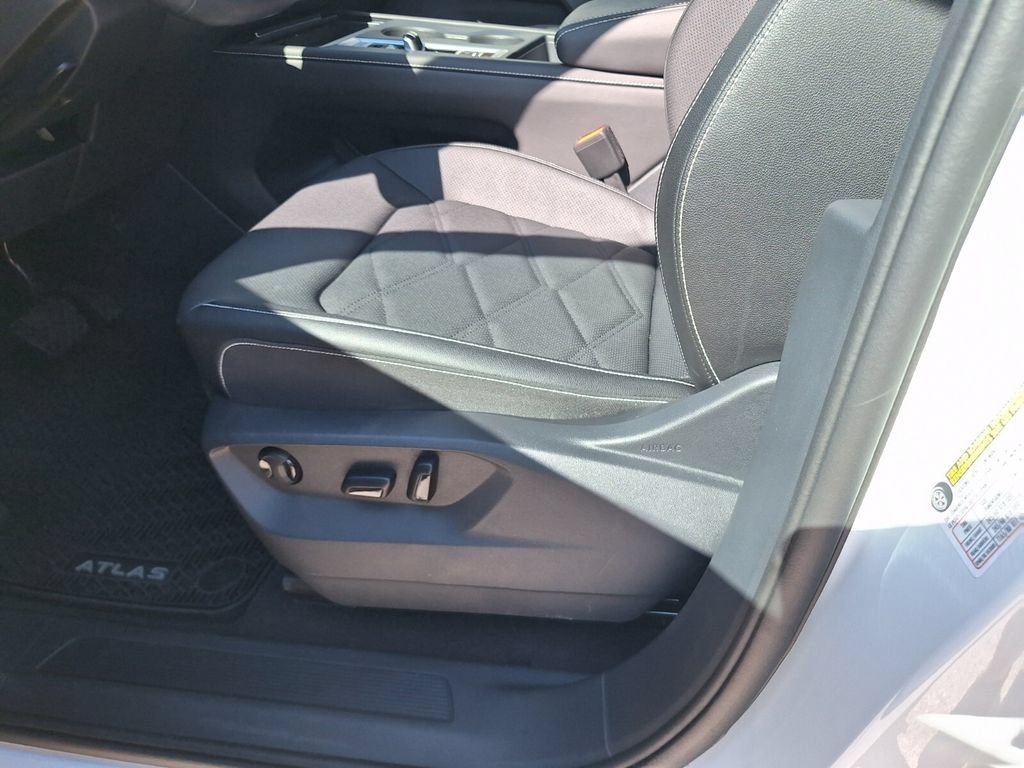 Certified 2026 Volkswagen Atlas SE FWD image 28