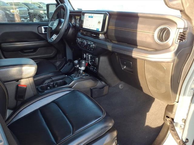 Used 2024 Jeep Wrangler Unlimited Sahara w/ Technology Group AWD/4WD image 28