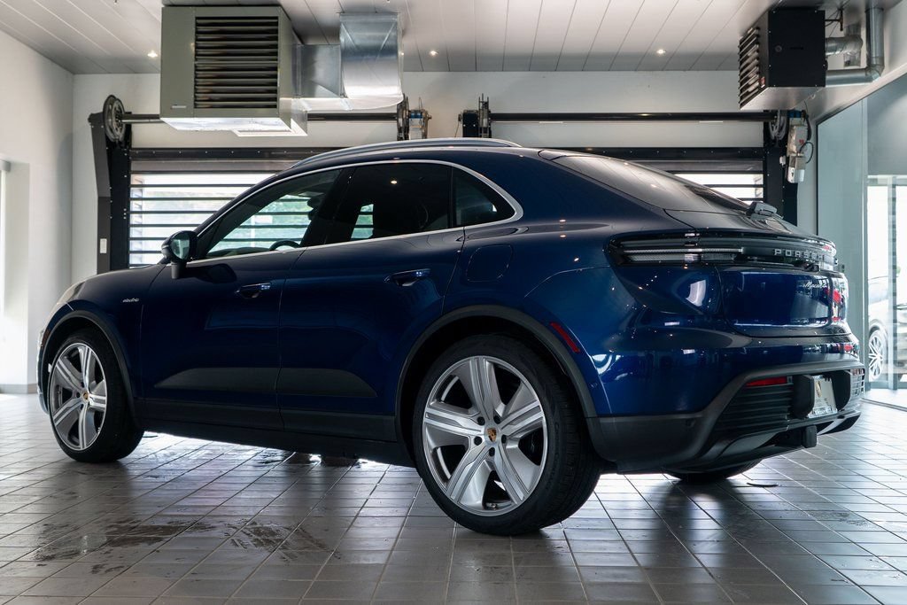 Used 2024 Porsche Macan 4 Electric AWD/4WD image 3