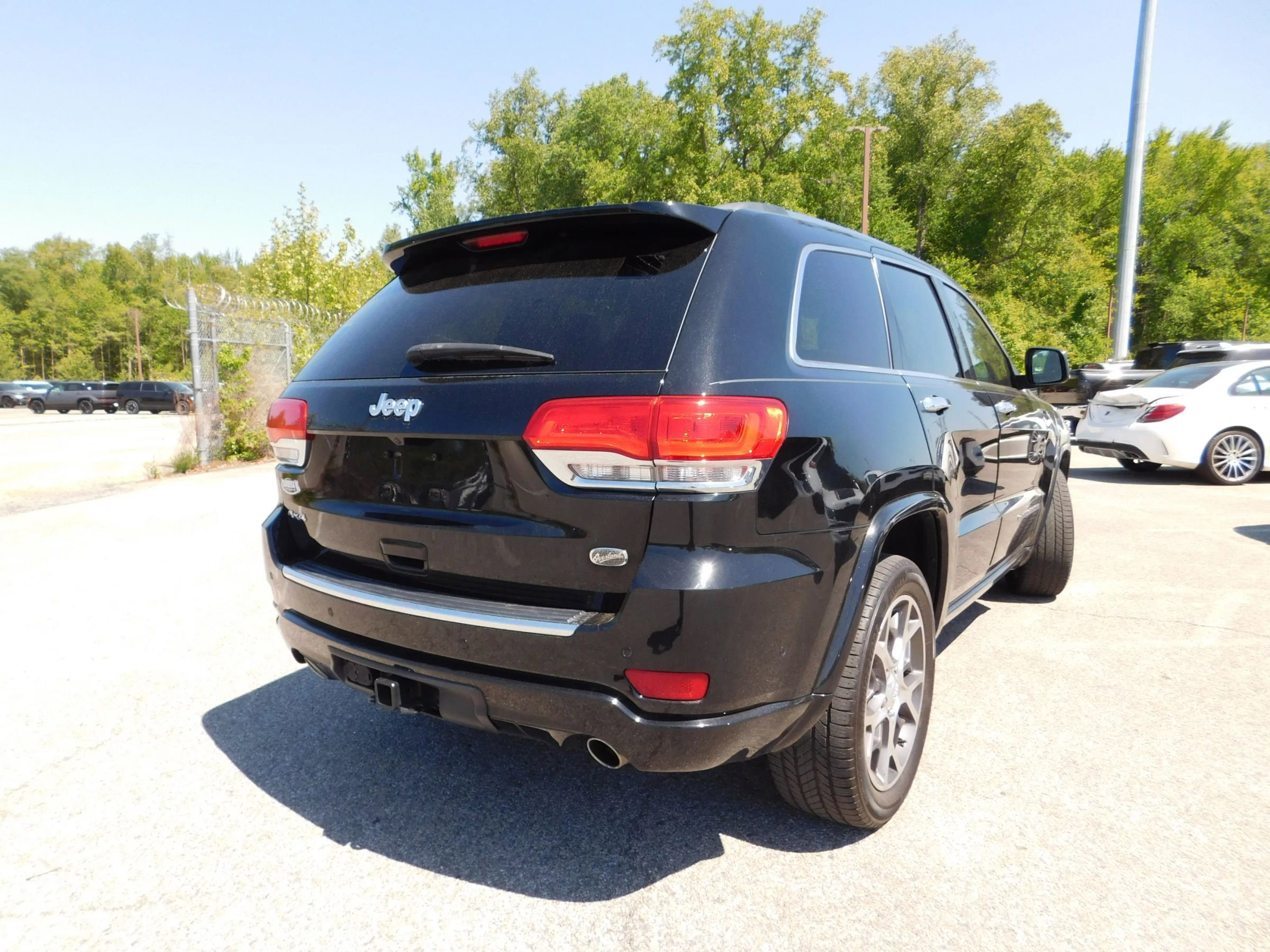 Used 2019 Jeep Grand Cherokee Overland AWD/4WD image 5