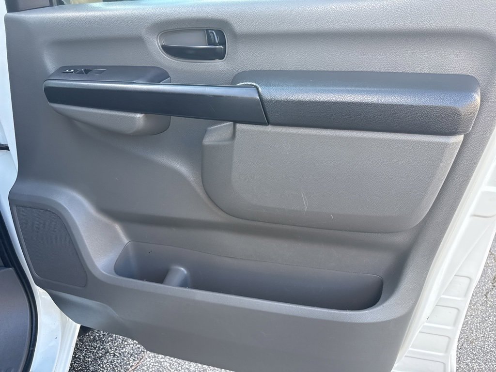 Used 2018 Nissan NV 3500 SV image 32