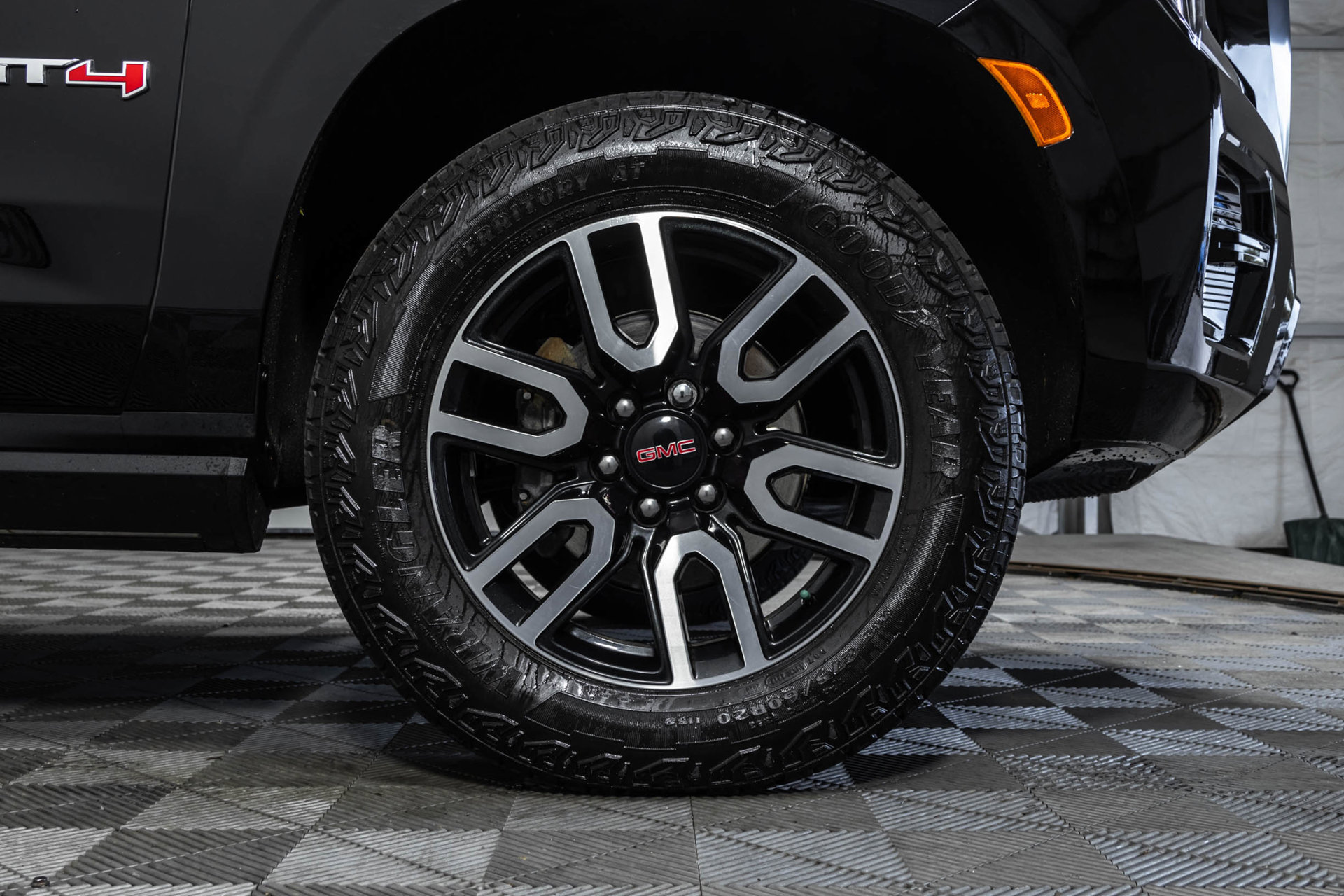 Used 2024 GMC Yukon XL AT4 w/ AT4 Premium Package AWD/4WD image 48