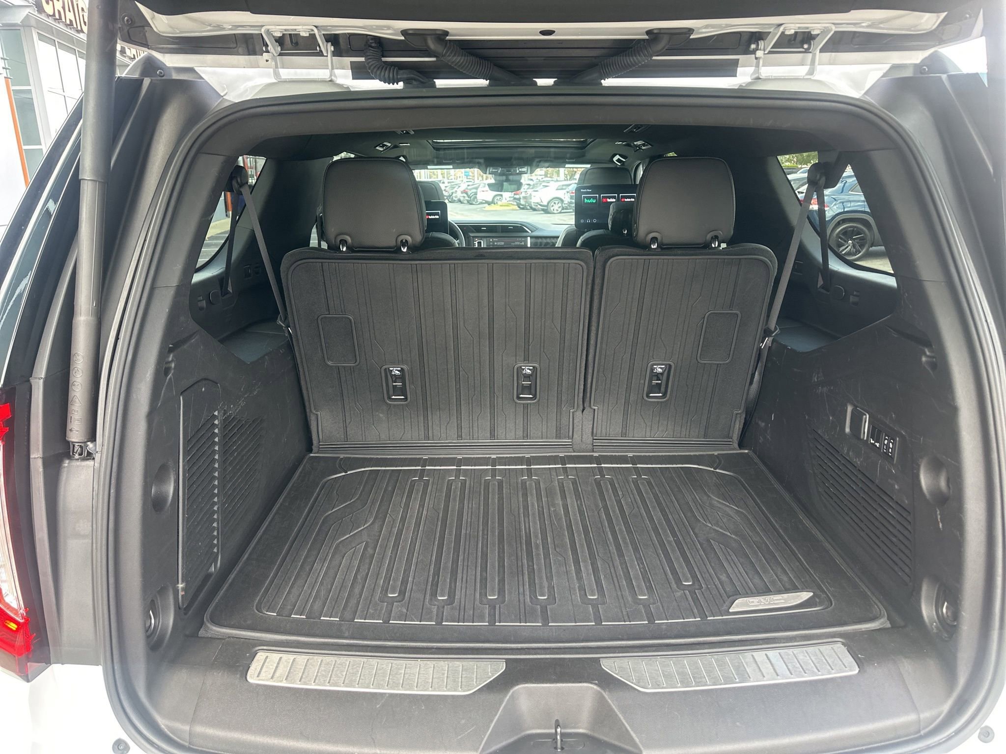 Used 2023 GMC Yukon XL Denali w/ Advanced Technology Package image 19