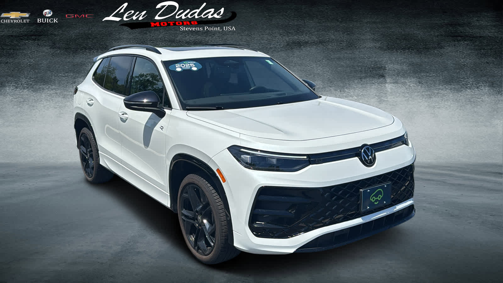 Used 2025 Volkswagen Tiguan SE R-Line AWD/4WD image 1