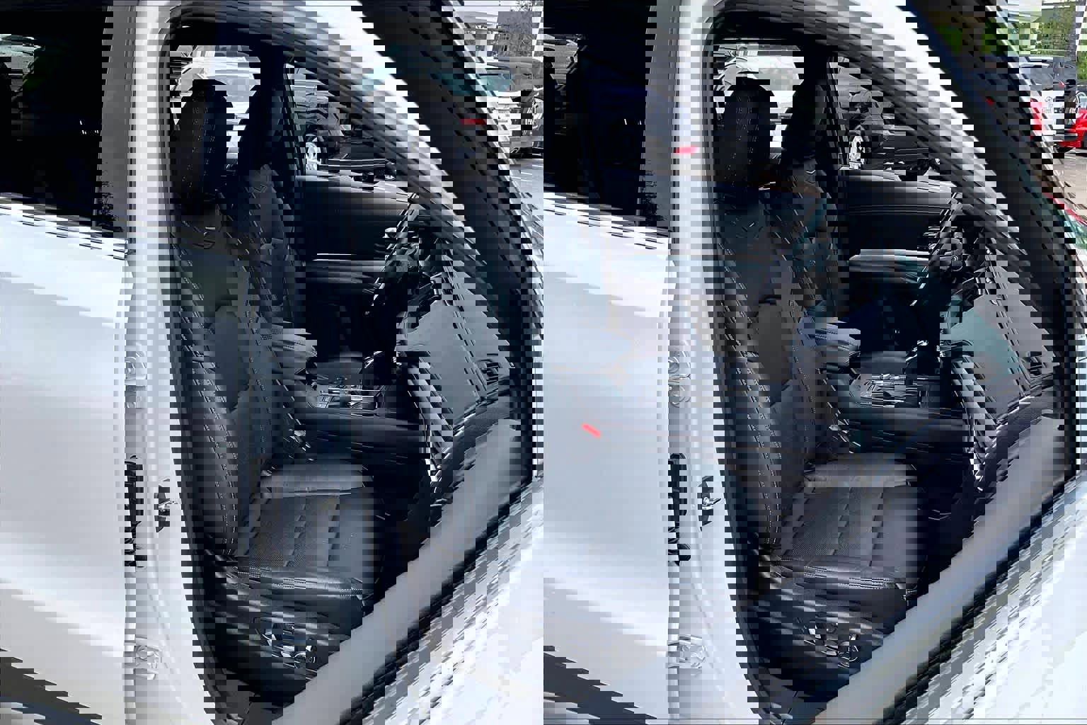 Used 2023 Cadillac XT4 Premium Luxury w/ Technology Package image 8