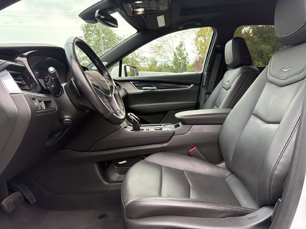 Certified 2023 Cadillac XT5 Premium Luxury AWD/4WD image 3
